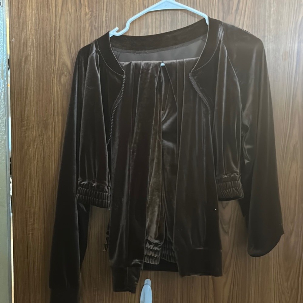 This is a 2pc jumpsuit kinda of like juicy couture, this is a size small